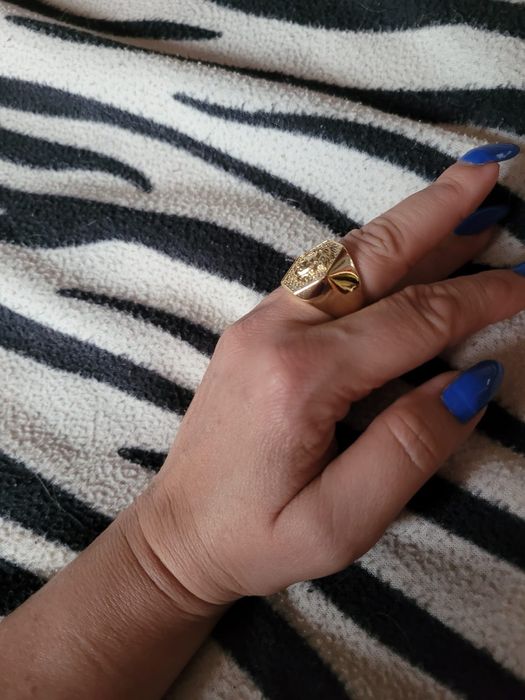 Pierścionek w stylu versace