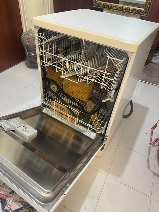 Maquina lavar loiça ZANUSSI