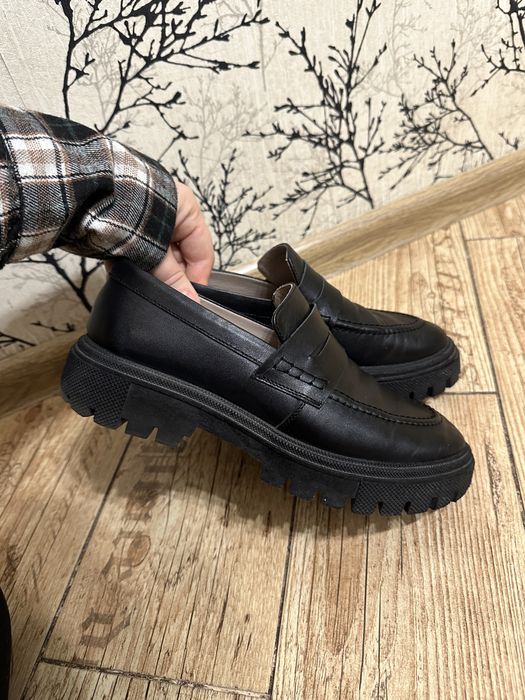 Шкіряні лофери чорні