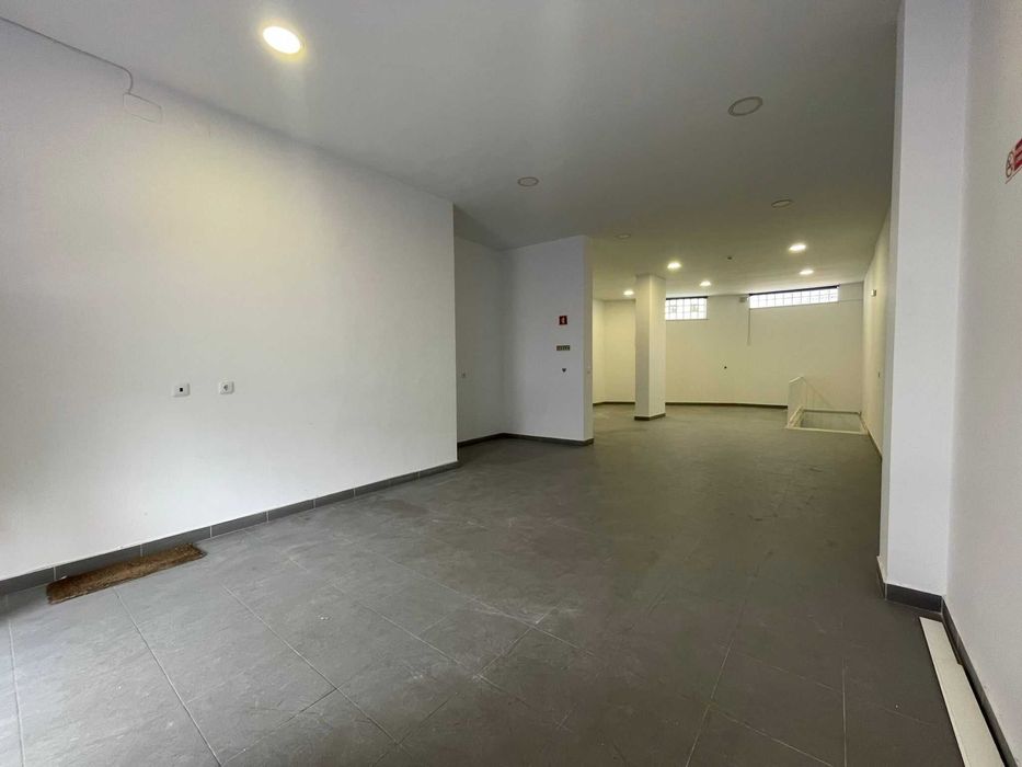 LOJA 240M2 Arrendamento Amadora