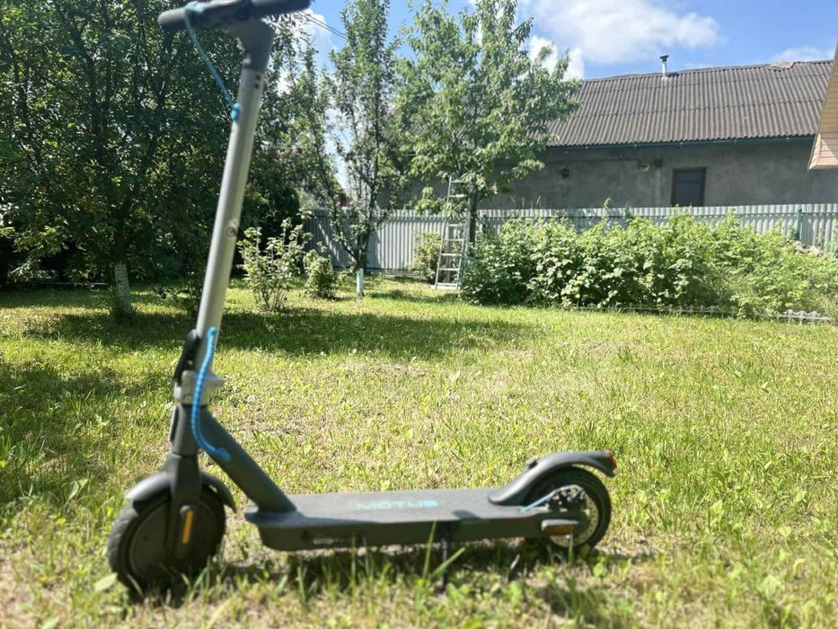 Електросамокат MOTUS