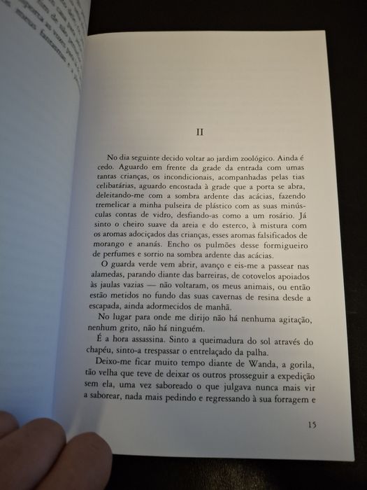 Livro Os Homens em Geral Agradam-me Muito — Véronique Ovaldé. Pouco ou nada manuseado.