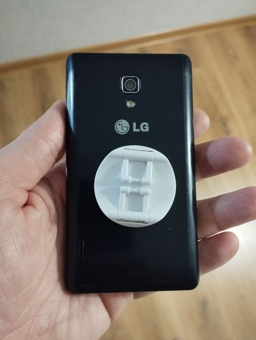 Продам телефон LG P-713