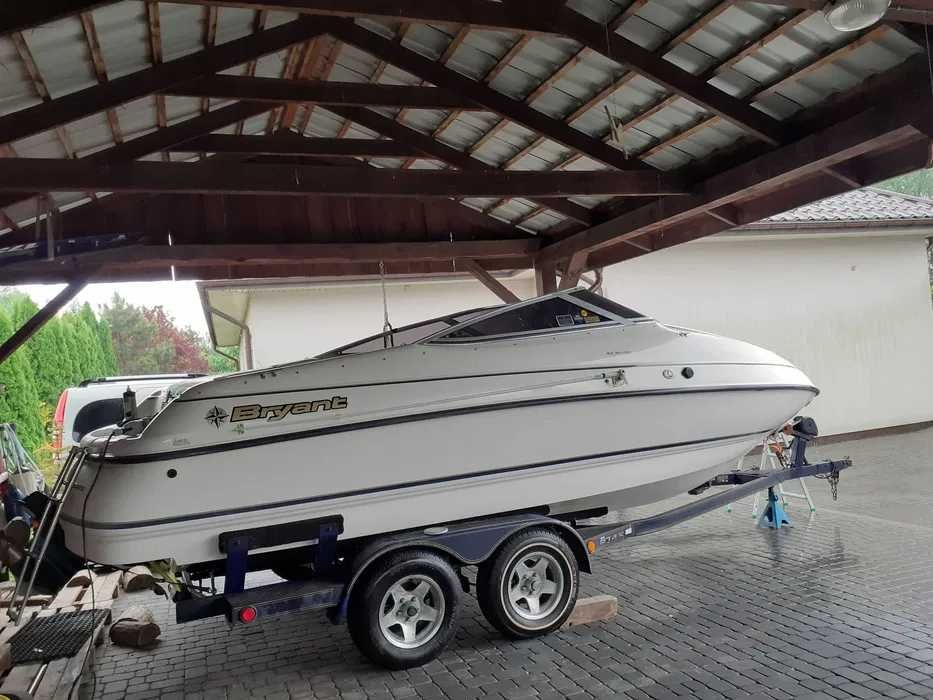 Łódź motorowa kabinowa Bryant 214