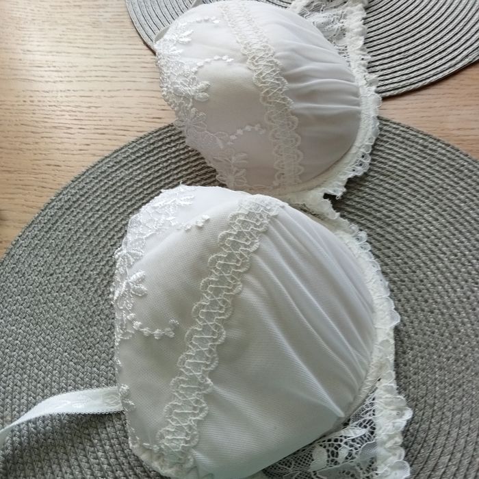 Biustonosz push up, koronkowy, biały, duży Ava  70G