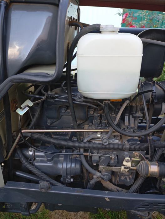 В ціну входить трактор Kubota GL-19, плуг, косарка та фриза