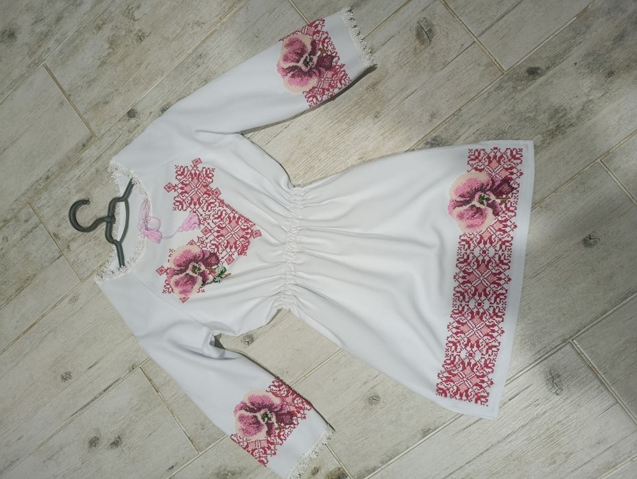 Вишете плаття бісером