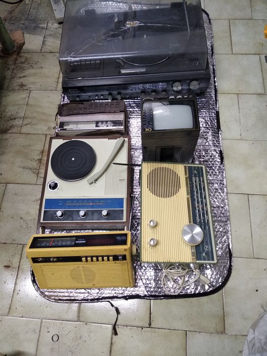 Rádios antigos e diversos