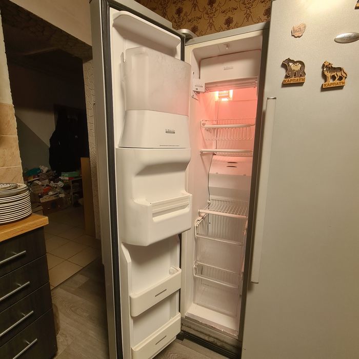 Місткий двостулковий холодильник Whirlpool Side-by-Side (сріблястий)