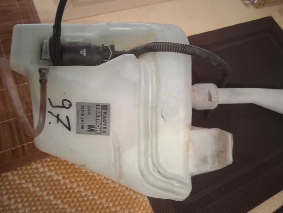 Бочок омывателя Nissan p 12