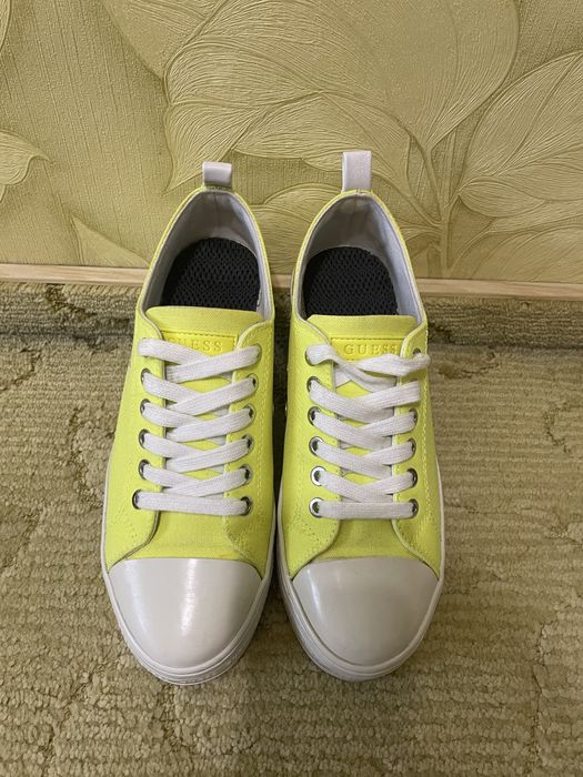 Продам кеди Guess