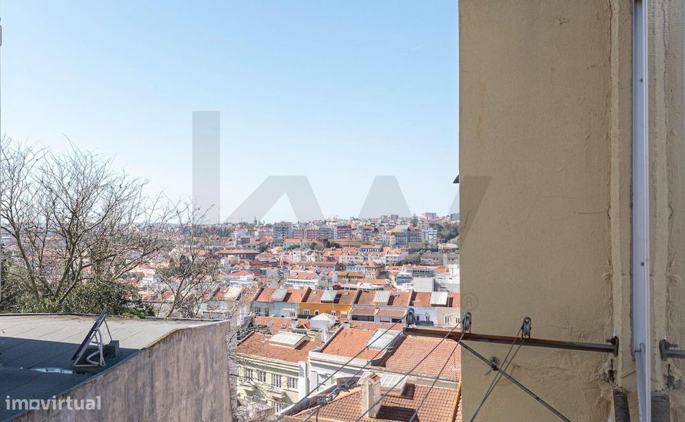 Apartamento T2 * Bairro de Inglaterra * Varanda c/ Vista de Cidade