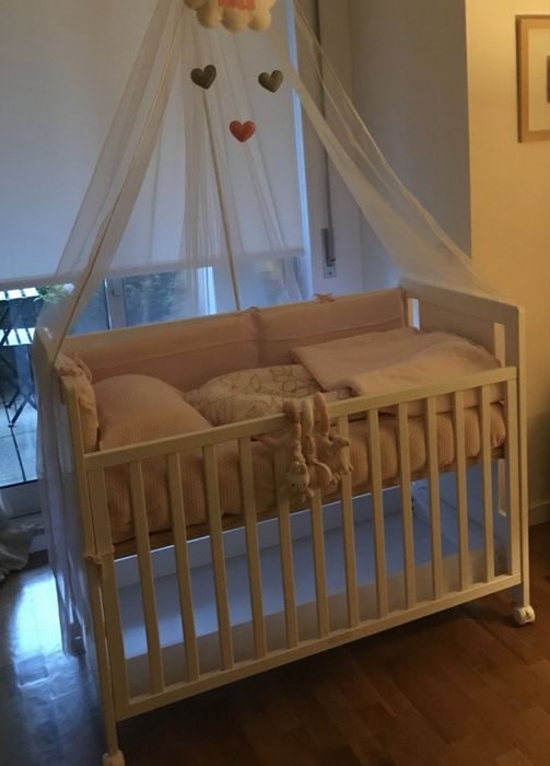 Rede/tule branco mosqueteiro para cama de bebé