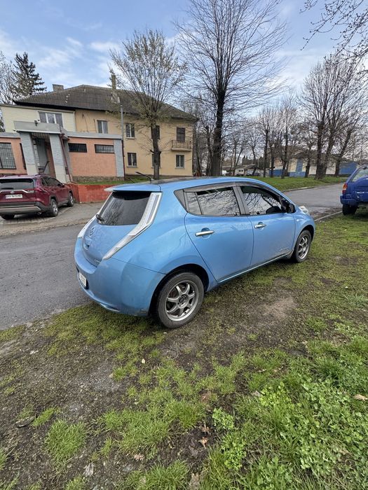 Nissan Leaf 40 kw  2011 Ниссан Лиф 40 киловат ,запас хода 250 км