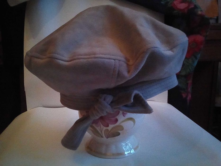 Берет жіночий із штучного велюру