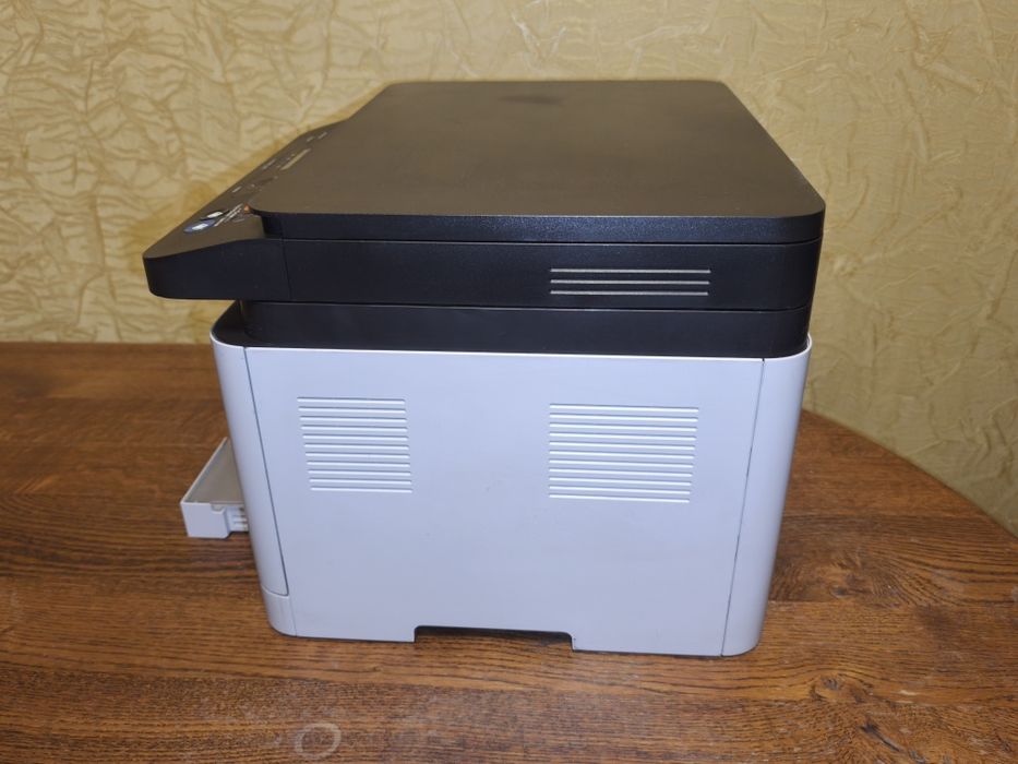 Samsung CLX-3305W — Кольоровий лазерний МФУ принтер сканер