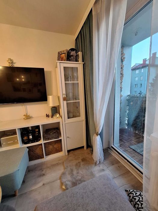 Gablota z przeszkleniem.