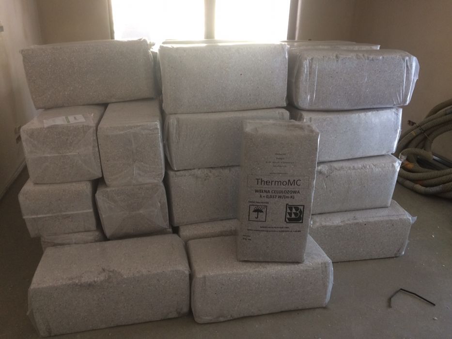 Ocieplenia poddaszy , wduchiwanie celulozy, kamera termowizyjna