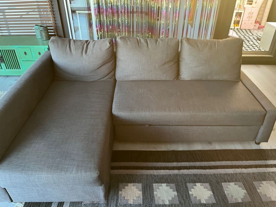 Sofá-cama de canto IKEA FRIHETEN com arrumação integrada