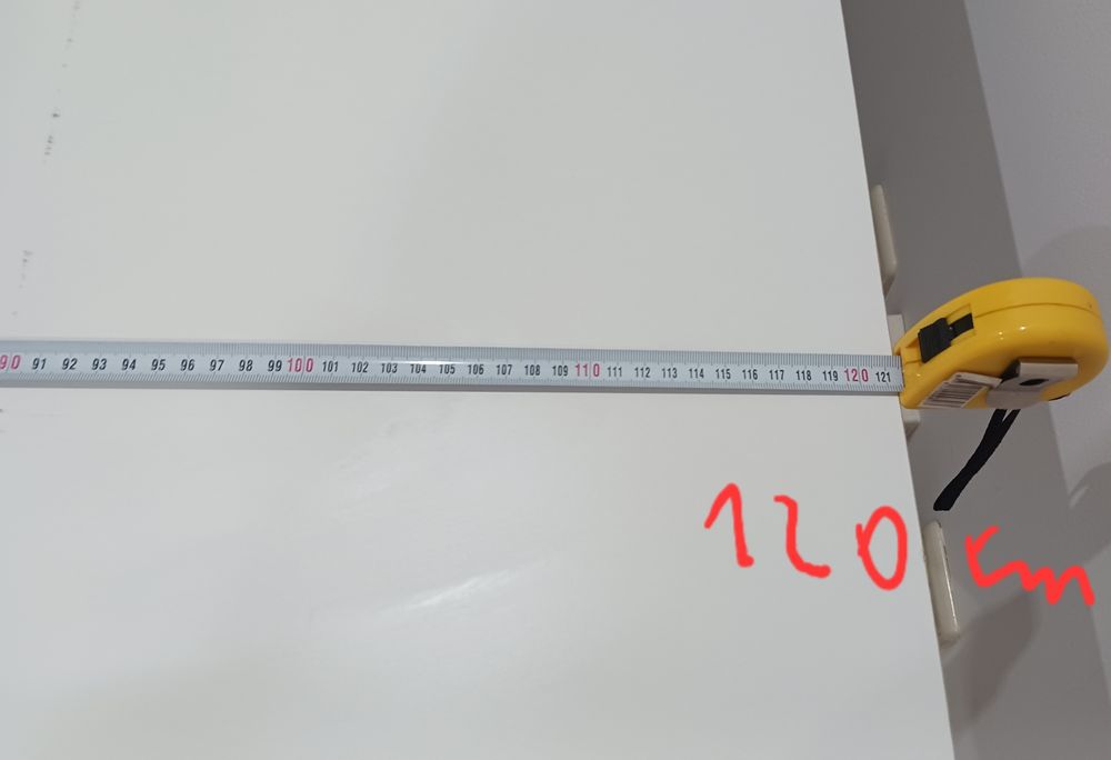 Mesa branca dobrável em 3