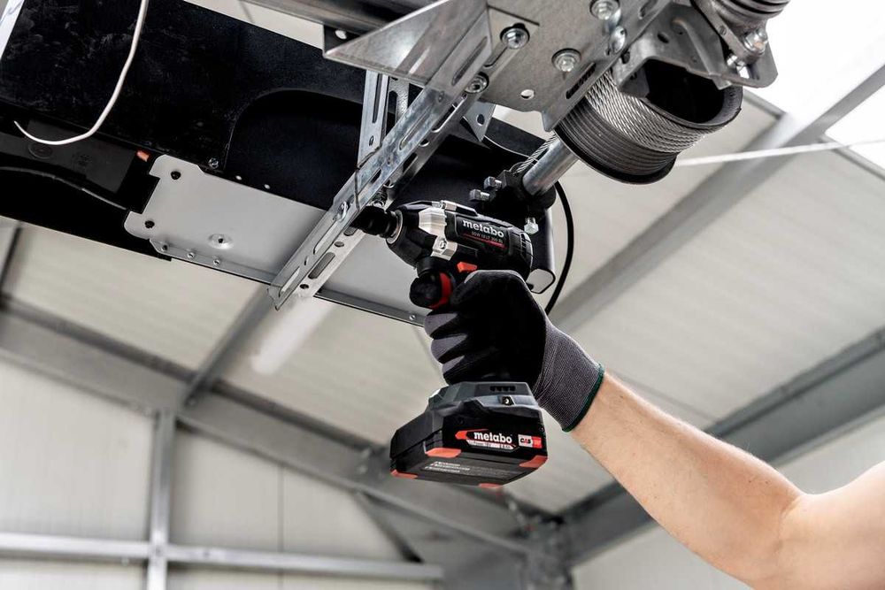 Klucz udarowy akum 1/2" Metabo SSW 18 LT 300 BL 2x4Ah + METABOX 145