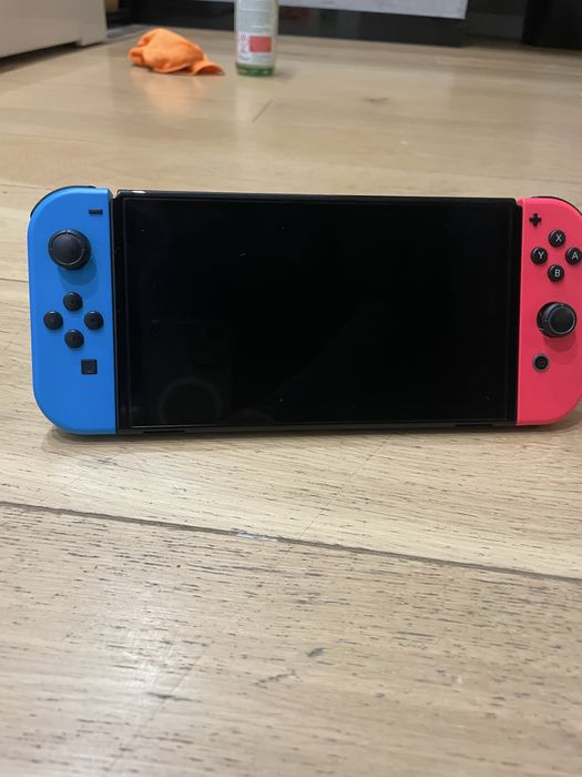 Nintendo Switch Oled + akcesoria
