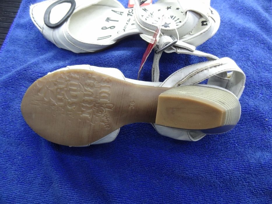 шкіряні босоніжки mustang