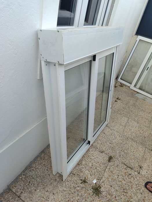 Vendo 3 janelas em alumínio com estore 100x115