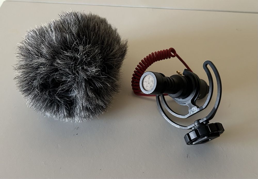 Câmera DSLR NIKON D5300 com lente 18-55 mm (com mau estado e microfone RODE)64284353825793122