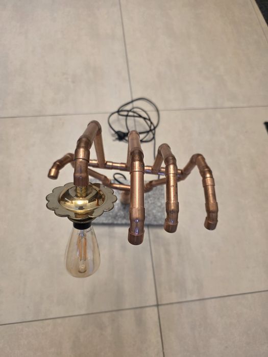 Lampa kreatywna z miedzi