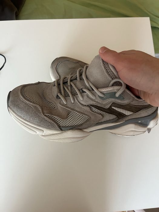 Кросівки reserved