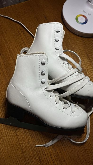 Коньки б/в у гарному стані