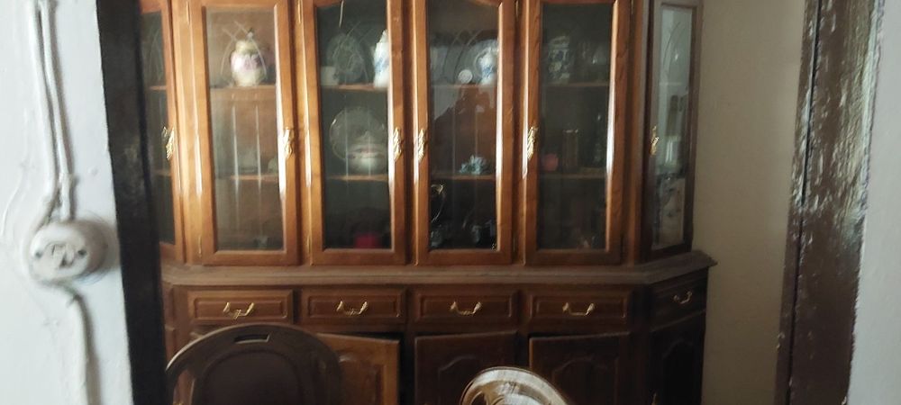 Movel e mesa de madeira