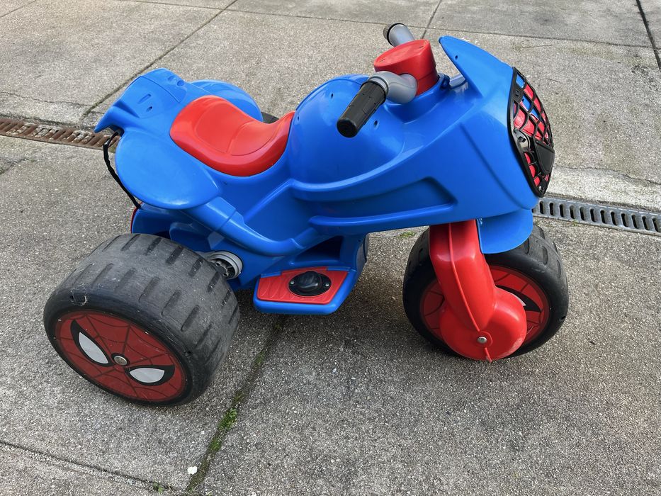 Moto spider man grande de criança