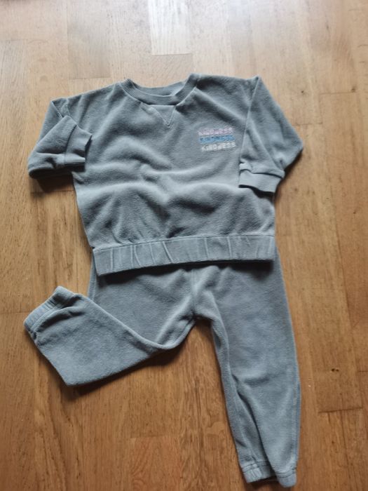 Welurowy dresik dla dziewczynki