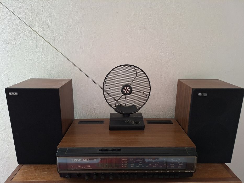 Radio Unitra Zodiak, kolumny, antena.