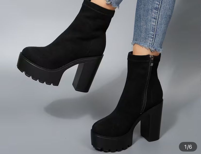 Черевики чорні замшеві на підборах