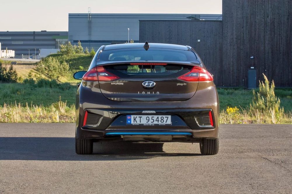 Гібридний Hyundai Ioniq 2017 року з Європи