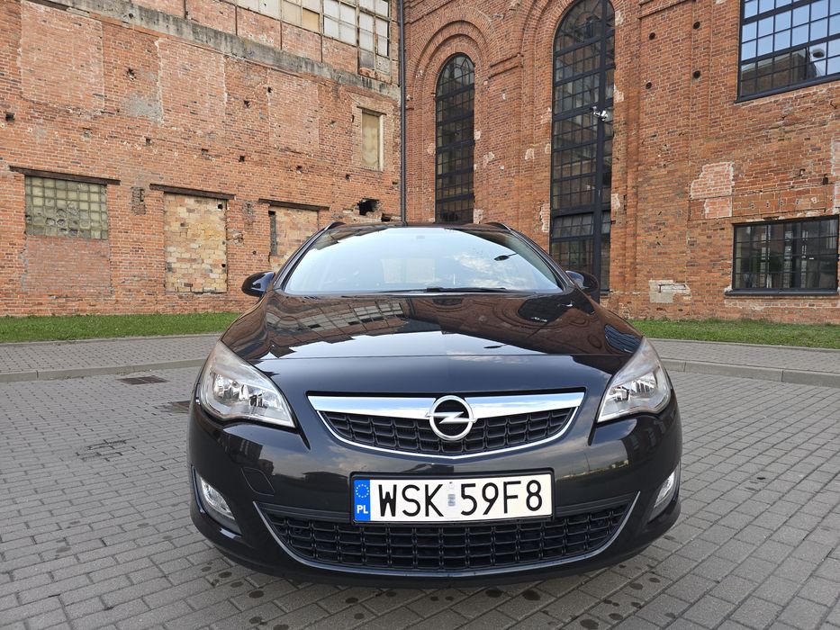 Opel Astra J 1.4 turbo 2011 rok kombi