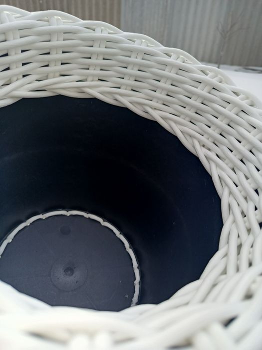 Кашпо з ротангу для квітів,   об'єм  10л.