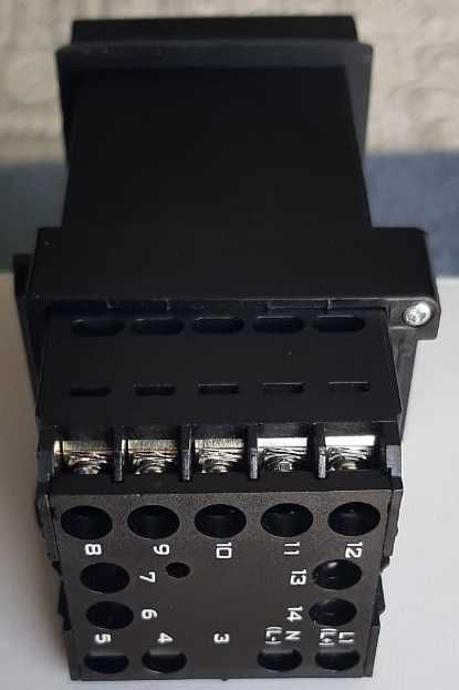 Компактній електронній ПИД-регулятор Jumo Quantrol тип LC100