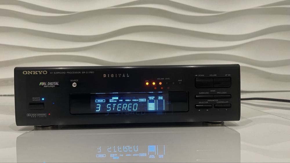 Midi wieża/ ONKYO® Surround Processor model : SR 211 PRO
