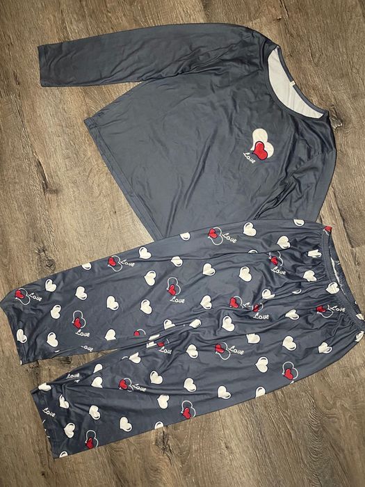 Сіра жіноча піжама в сердечках M комплект кофта-штани для дому