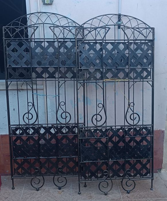 Estandes em Ferro Forjado Preto Dobráveis