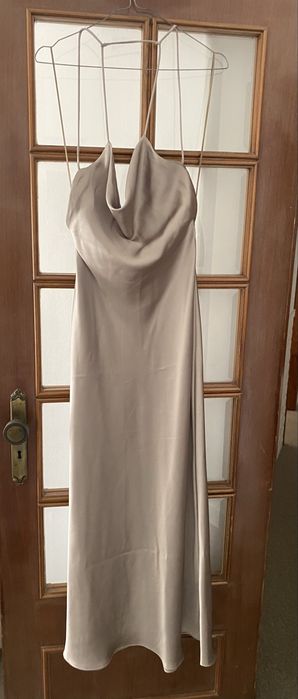 Vestido acetinado zara