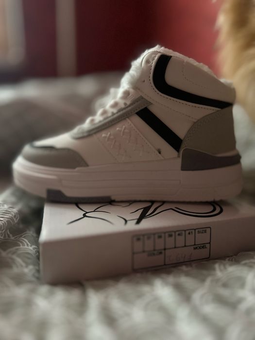 Новые зимние кроссовки