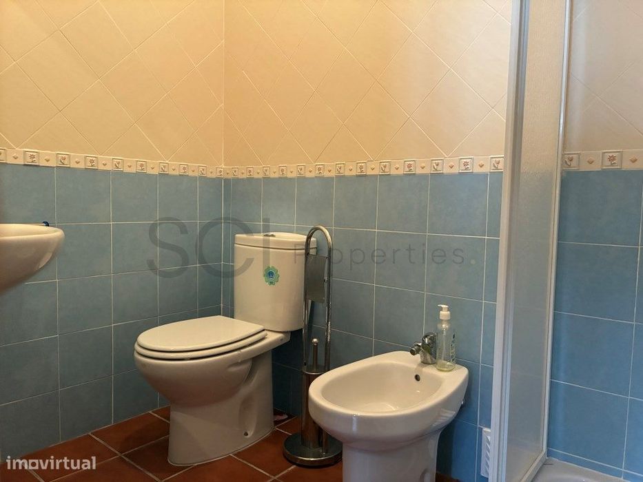 Moradia em Vila Verde de Ficalho com três quartos, um deles suite.