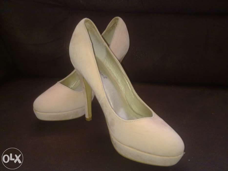 Beżowe szpilki Atmosphere z UK