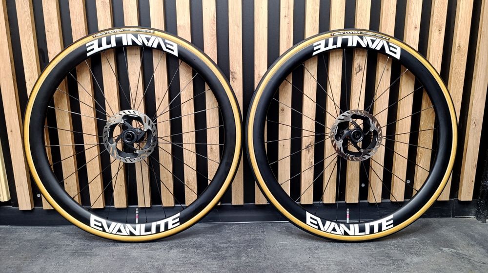 1450g DT 240 Evanlite New Disc koła szosowe carbon stożek 38mm Ratchet