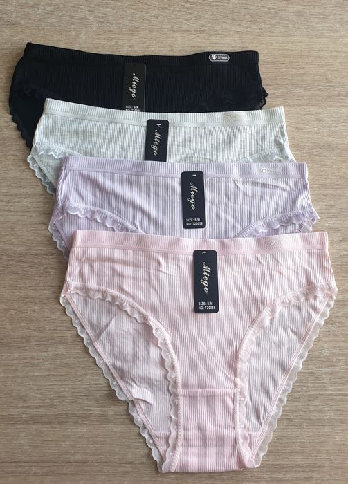 4×Damskie majtki figi w prążek S /M